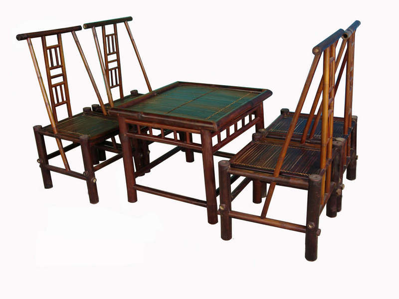Bộ bàn bốn ghế, vai tựa nghiêng, màu cánh dán